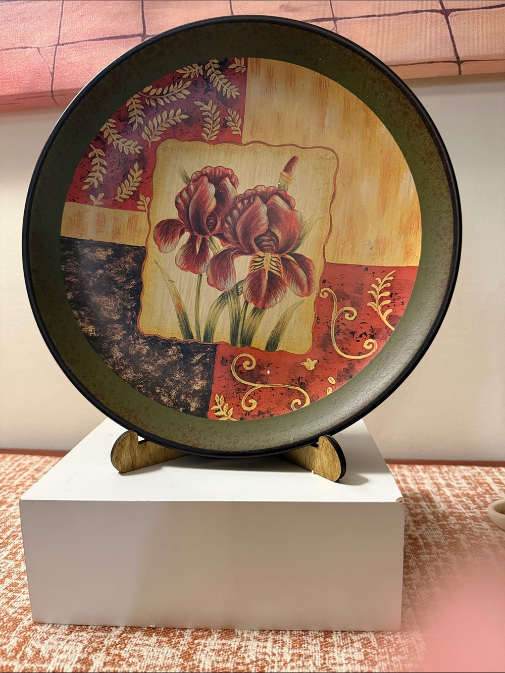 Decorative Floral Accent Plate - Red & Green